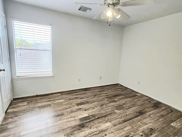 14335 Berrington Dr — Photo 19