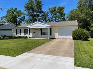 17 County Rd, Chatham, IL 62629