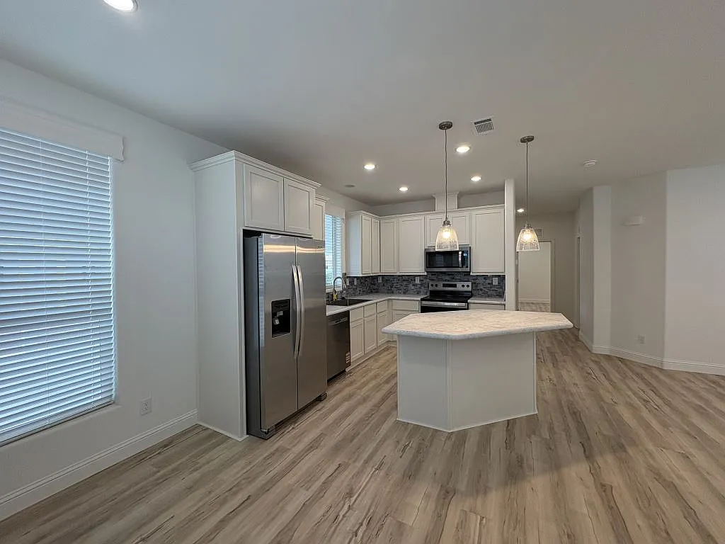 2 bed, 2.0 bath, 1179 sqft, $1,499 — Photo 2