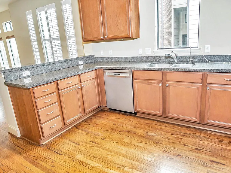 1611 Silver St — Photo 7