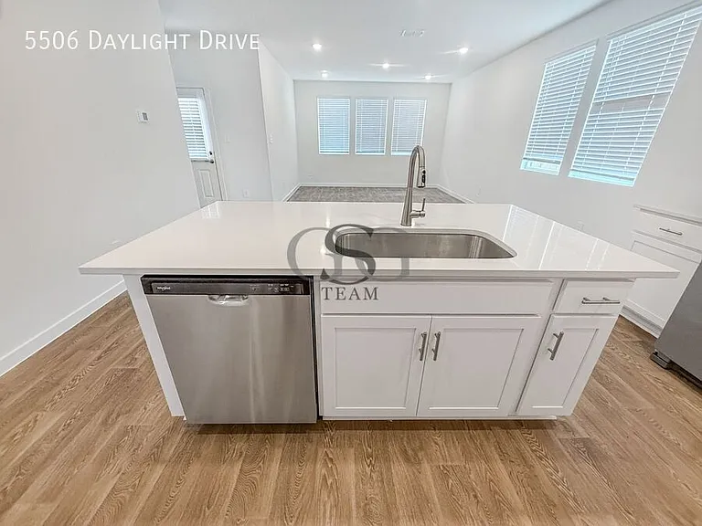 5506 Daylight Dr — Photo 3