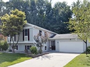 3174 Brockwood Dr NE, Grand Rapids, MI 49525