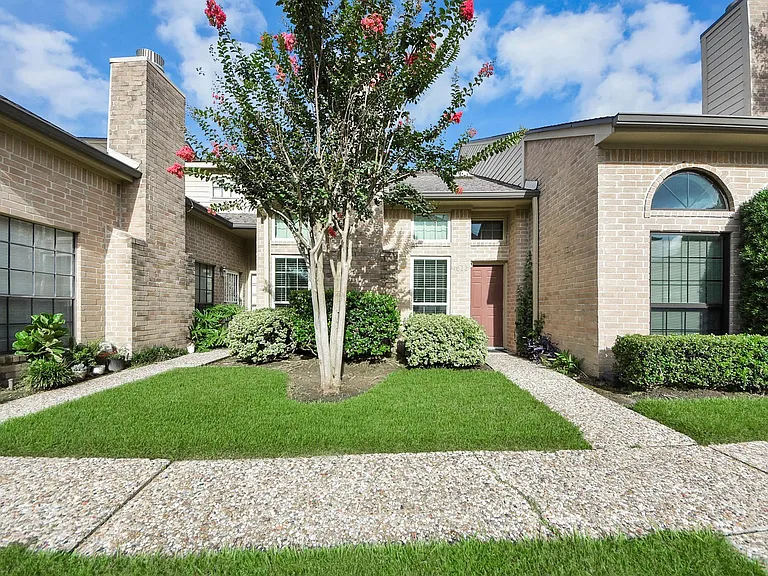 1022 Memorial Village Dr — Photo 37