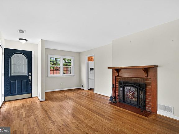 4th image of 7909 Fairfax Rd