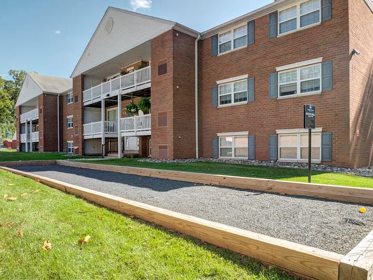 Strafford Station Apartment Homes — Photo 24