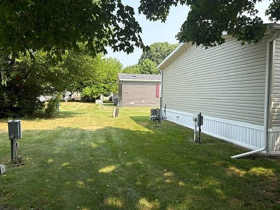 5th image of 472 Flamingo St