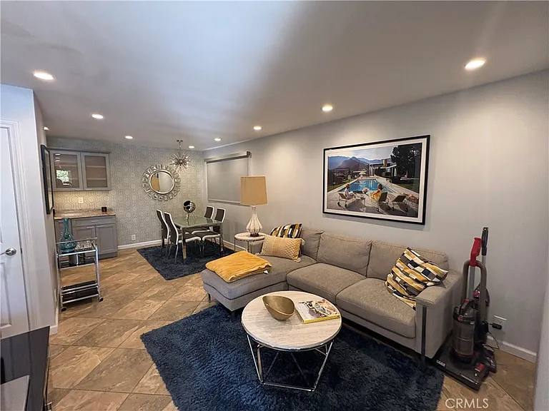 510 N Villa Ct — Photo 9