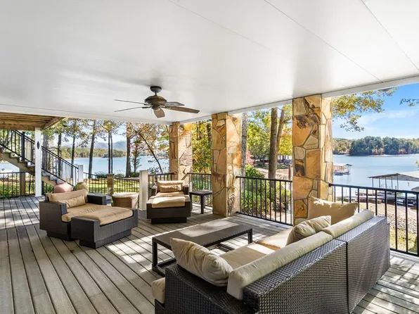 1370 Heathers Cove Cir, Hiawassee, GA 30546