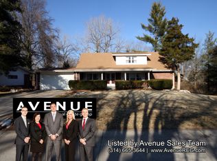 60 Forest Crest Dr, Chesterfield, MO 63017