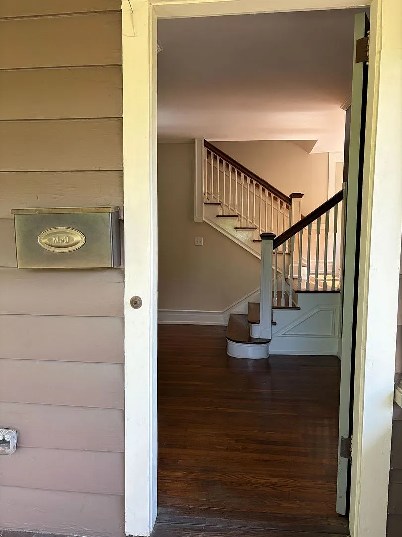 Your Ideal Highland Park Home Awaits Space, Charm & Location — Photo 4