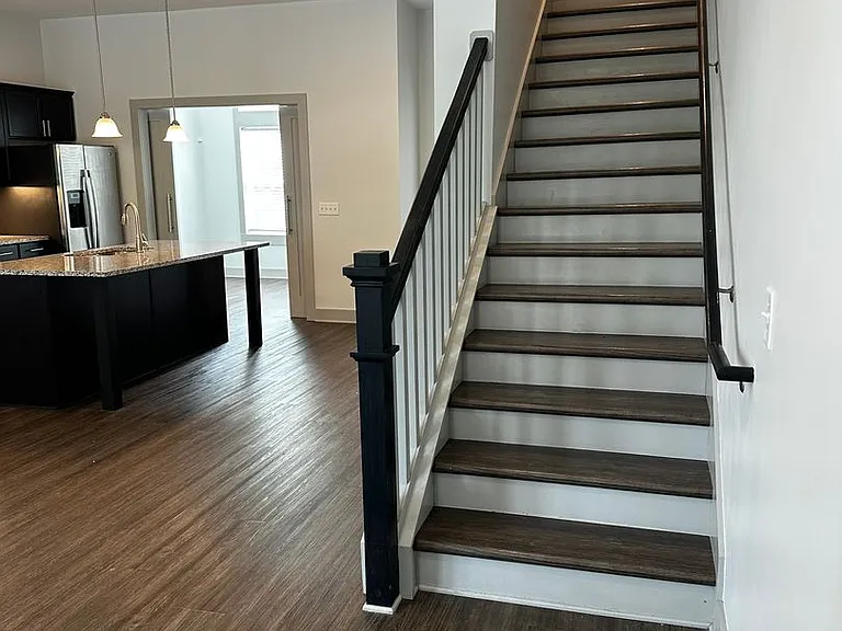 Heritage East Apartments — Photo 22