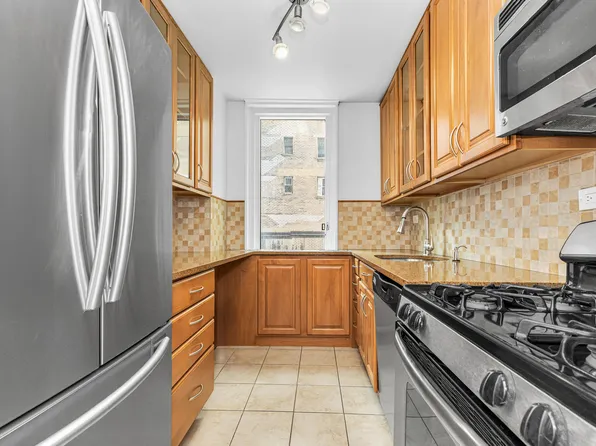 245 East 54th Street 5-D image 3 of 7