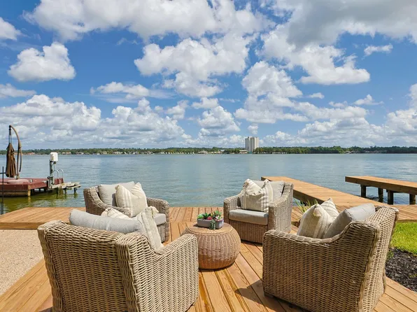 848 Lake View Dr, Montgomery, TX 77356