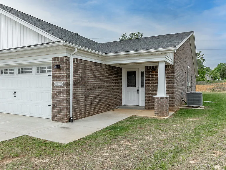 305 Breckinridge Cir — Photo 8