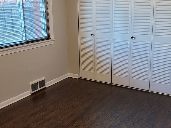 4th image of 6994 Town Ln