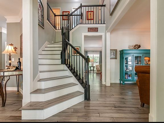 3rd image of 6628 Valleypark Dr