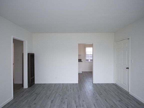 3rd image of 5307 Walnut Grove Ave #5307