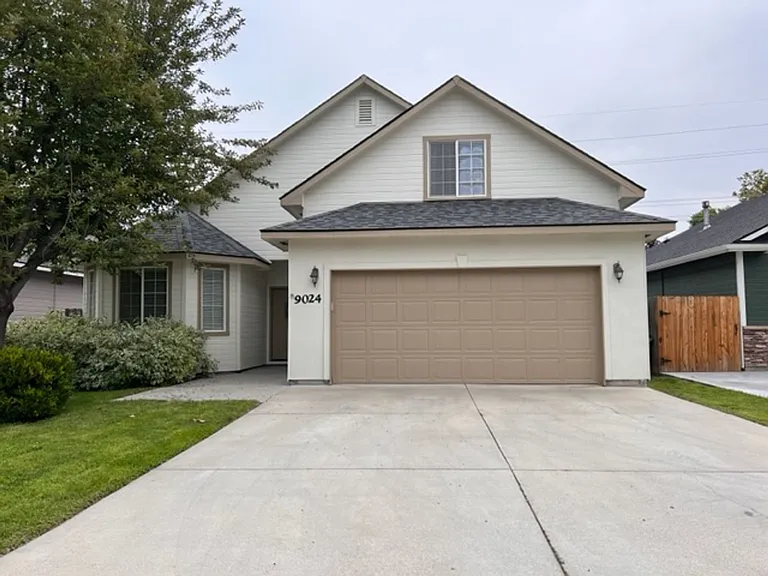 9024 W Dalton Pl — Photo 1