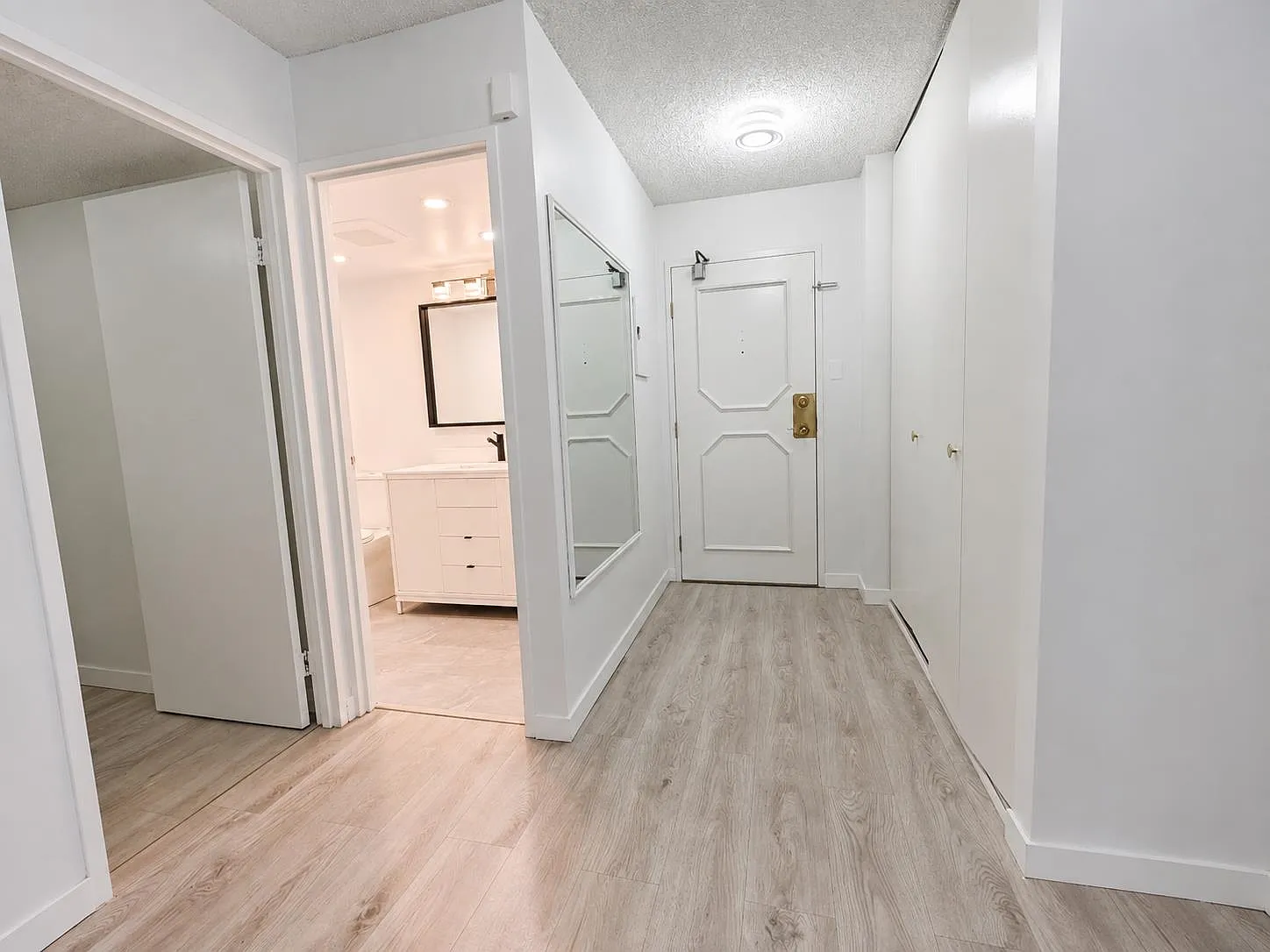 2 bed, 409 sqft, $3,350 — Photo 3