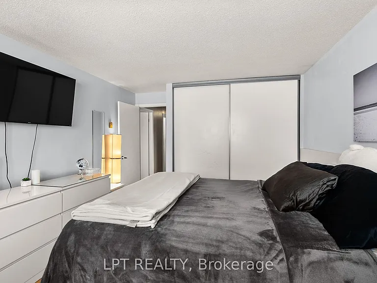 260 Fenerty Ct #4 — Photo 17