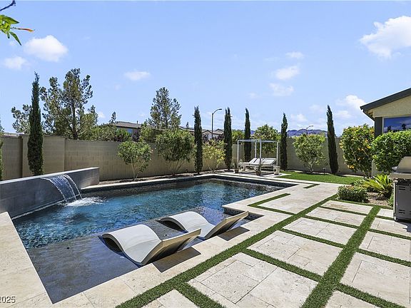 3rd image of 10297 Sierra Skye Ave