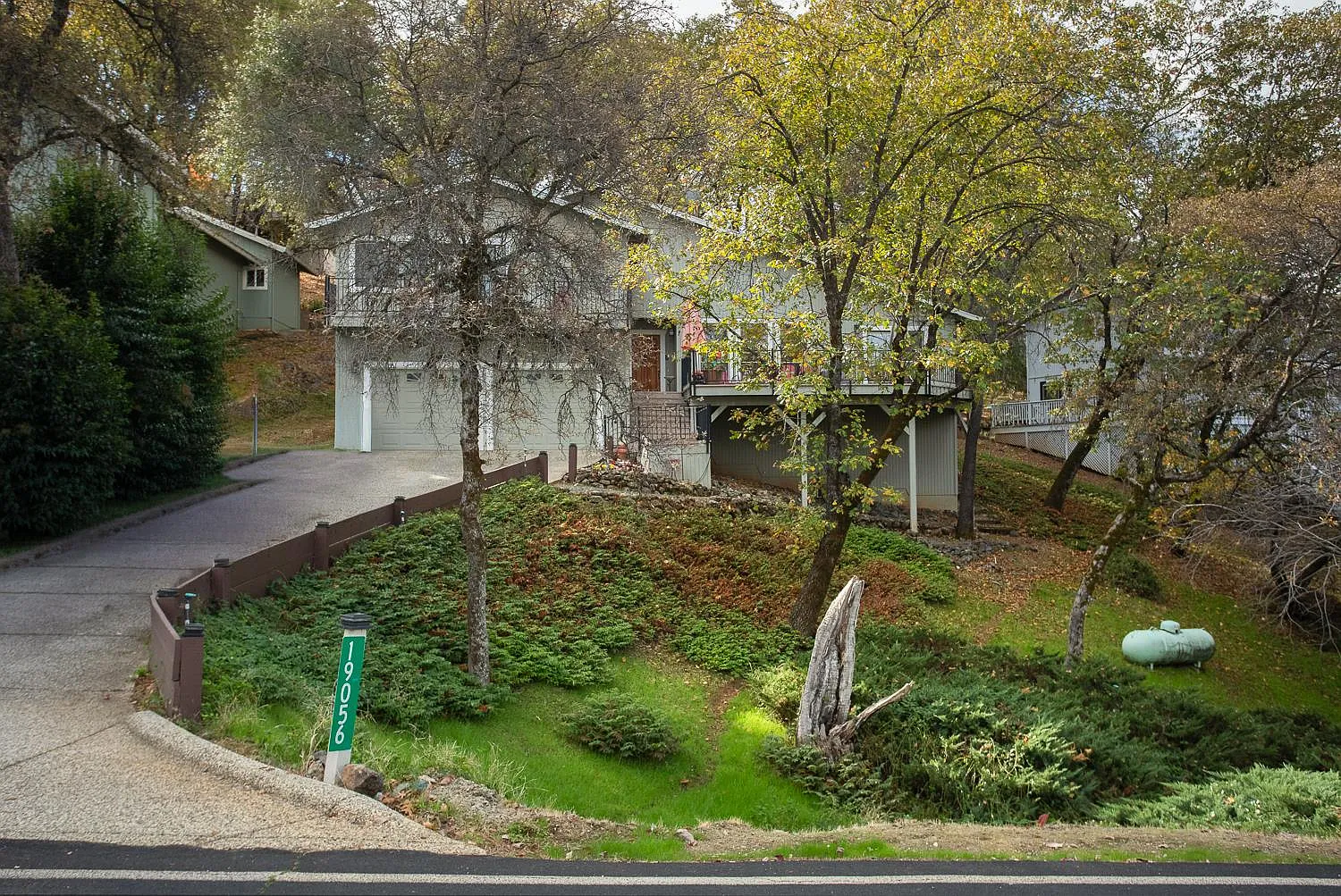 19056 Hummingbird Dr photo 1