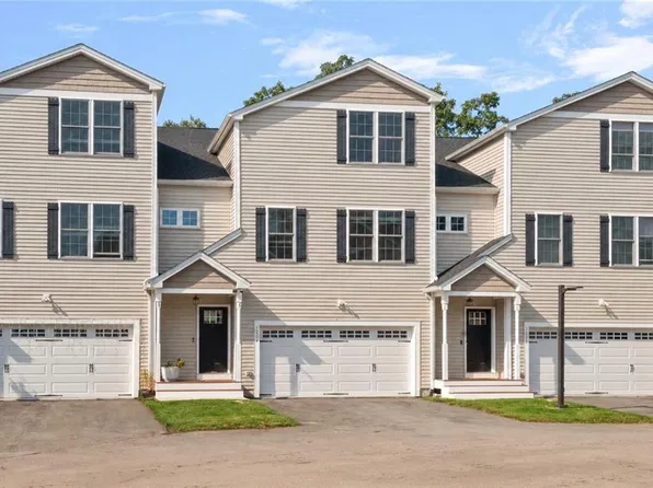1204 Hunting Hill Dr, Cumberland, RI 02864