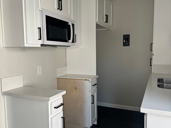 5th image of 4731 Clara St #D