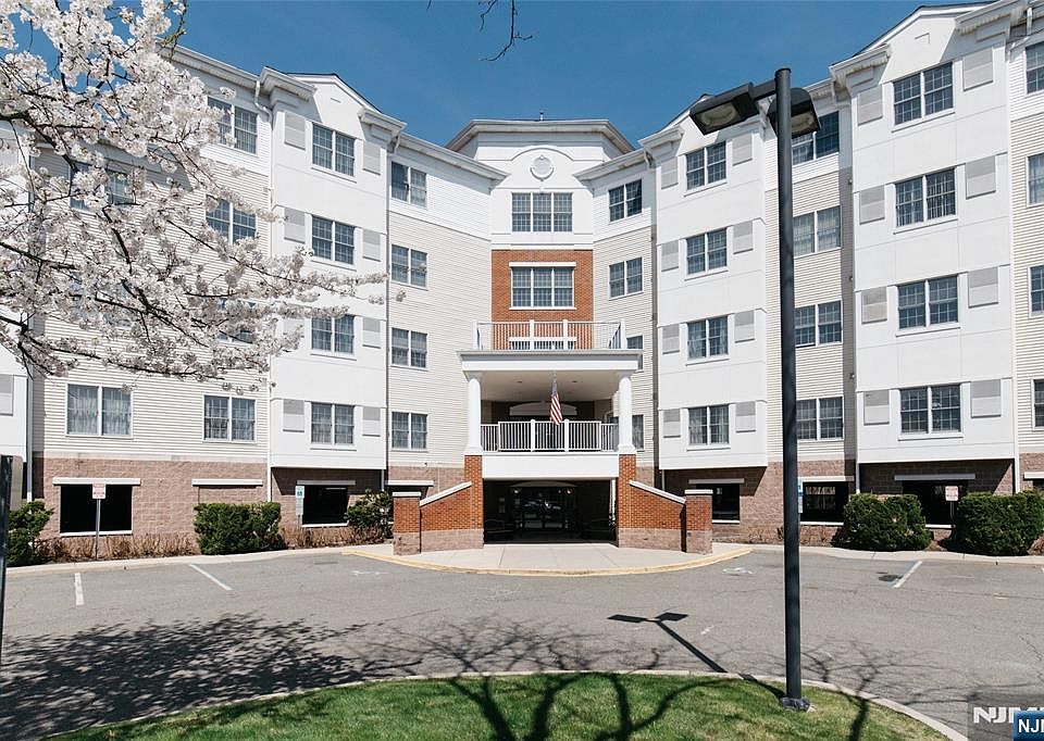 1st image of 189 Forest Avenue #108