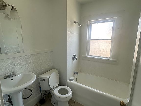 4th image of 3341 W 122nd St APT 2