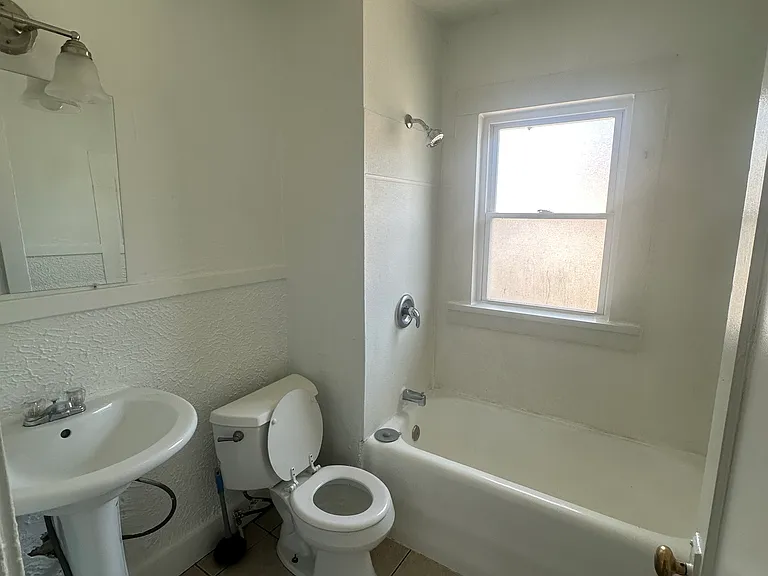 3341 W 122nd St #2 — Photo 4