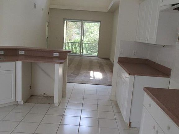 3rd image of 467 E Curlew Pl