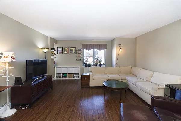 Sold by R New York | media 1