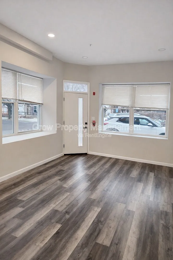 Building Photo - 623 W Oxford St #1