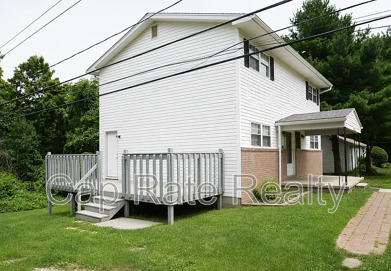 1226 Parkview Dr — Photo 3