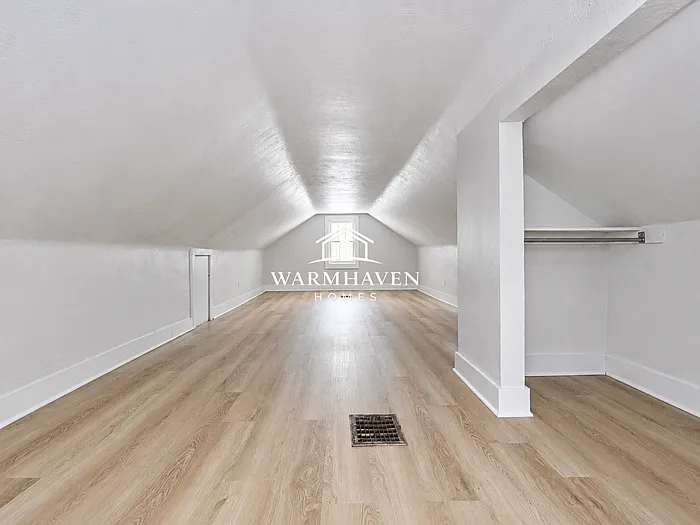 1040 Mercer Ave — Photo 6