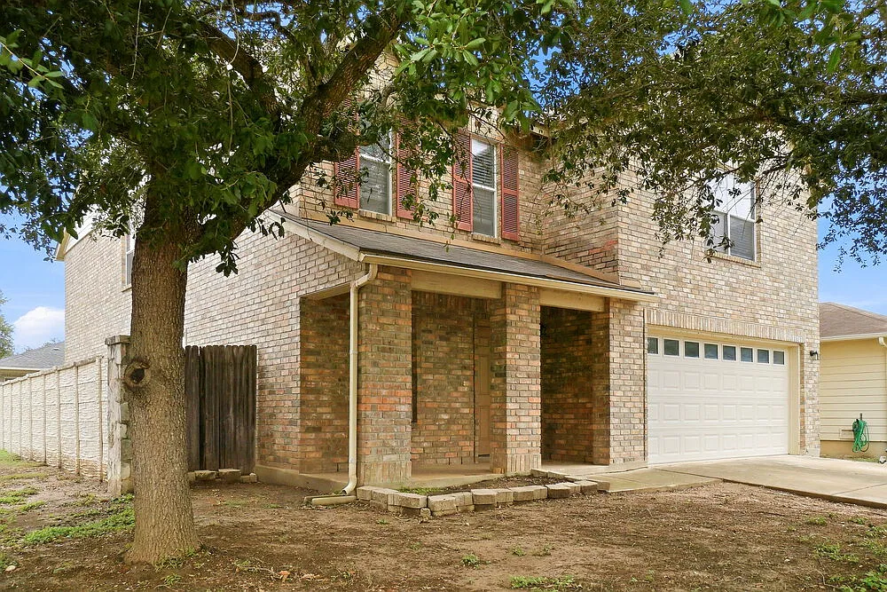 4 bed, 3.0 bath, 2928 sqft, $1,960 — Photo 4