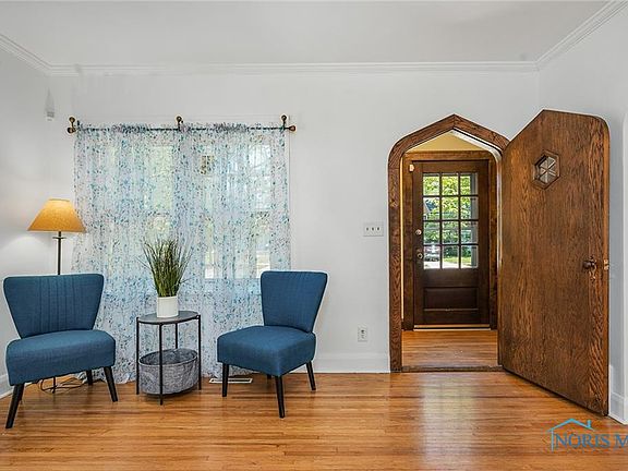2nd image of 3253 Wendover Dr