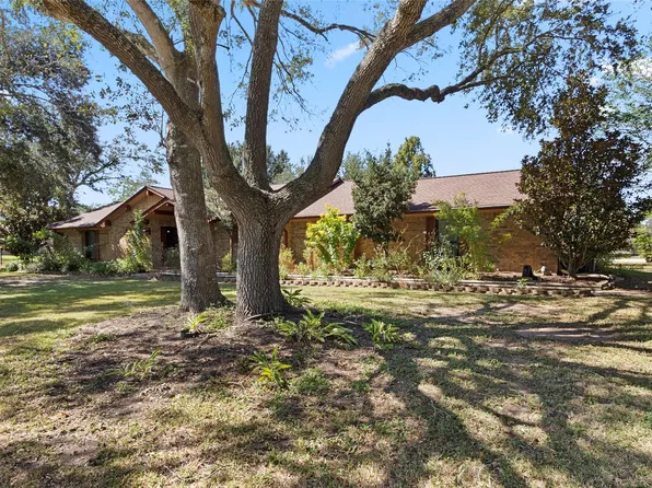 4114 Horseshoe Dr, Needville, TX 77461