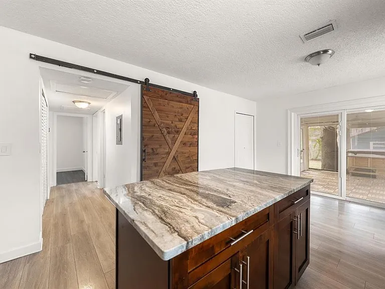 3128 W Varn Ave — Photo 16
