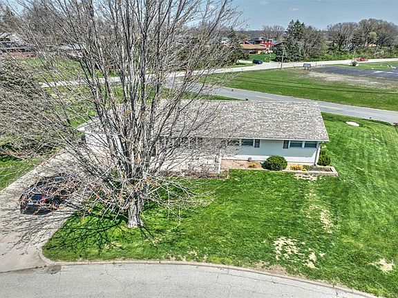 3rd image of 20 Glenview Dr