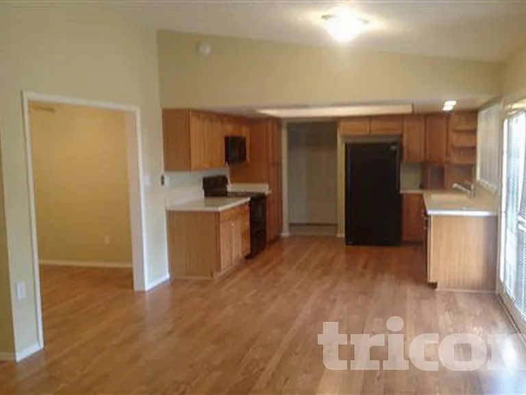 2063 W Morningside Dr — Photo 8