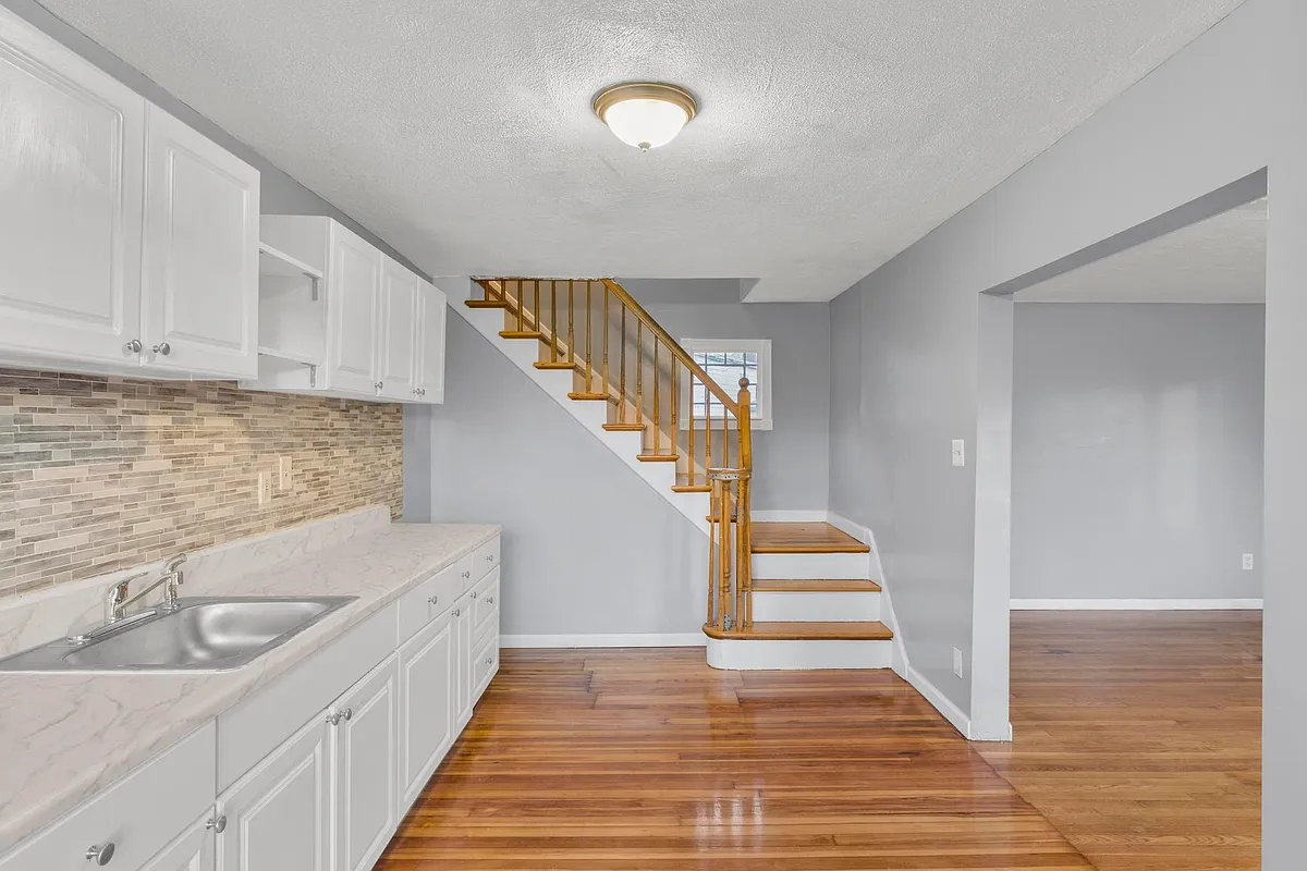 Building Photo - 105 Oakridge St #A