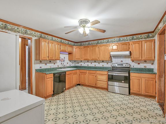 5th image of 427 S 72nd East Ave