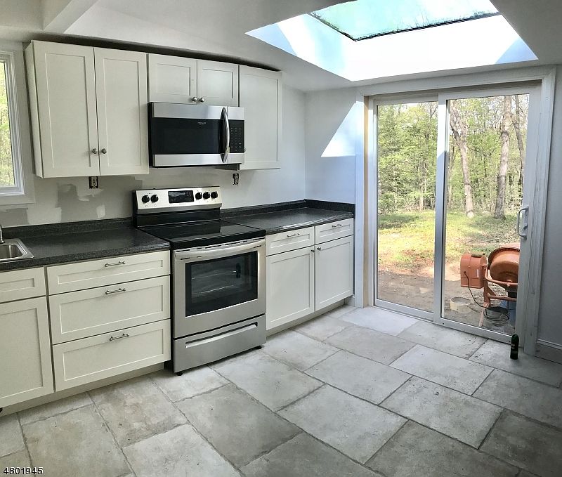 2nd image of 53 Holland Mount Rd