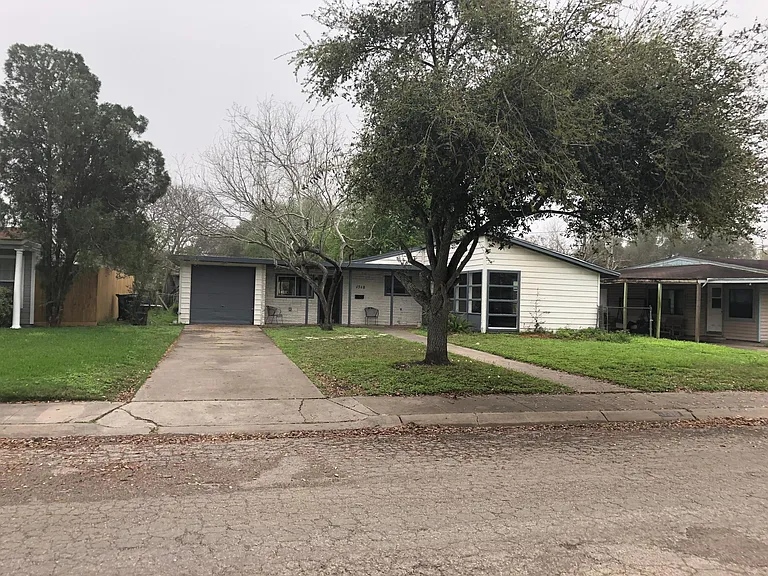 1518 Cambridge Dr — Photo 23