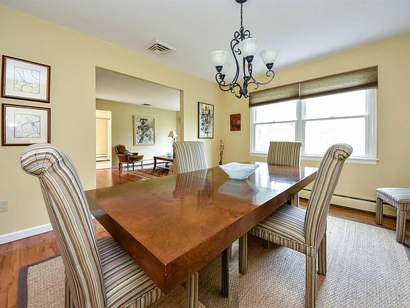 5th image of 24 Threepence Dr