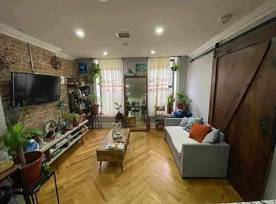 Rented by Aron Fried, LREB | media 1