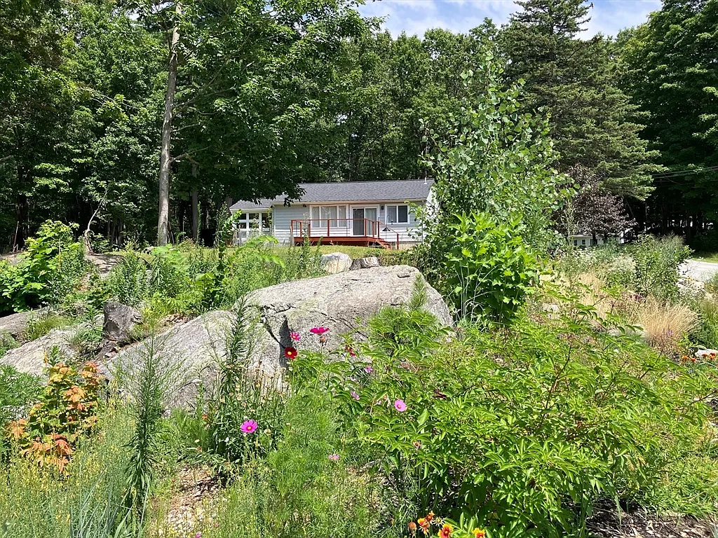 1 bed, 1.0 bath, 816 sqft, $3,300 — Photo 1