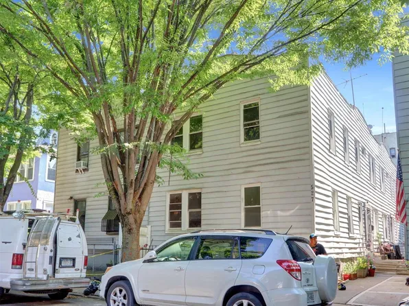 527 E 5th Street, Brooklyn, NY 11218